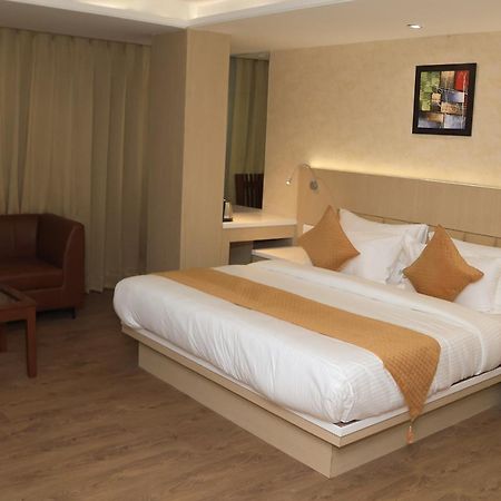 בארילי Hotel Radiance מראה חיצוני תמונה