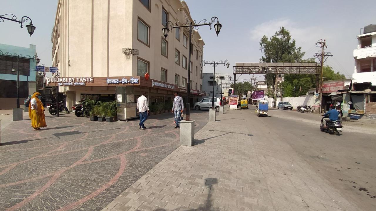 בארילי Hotel Radiance מראה חיצוני תמונה