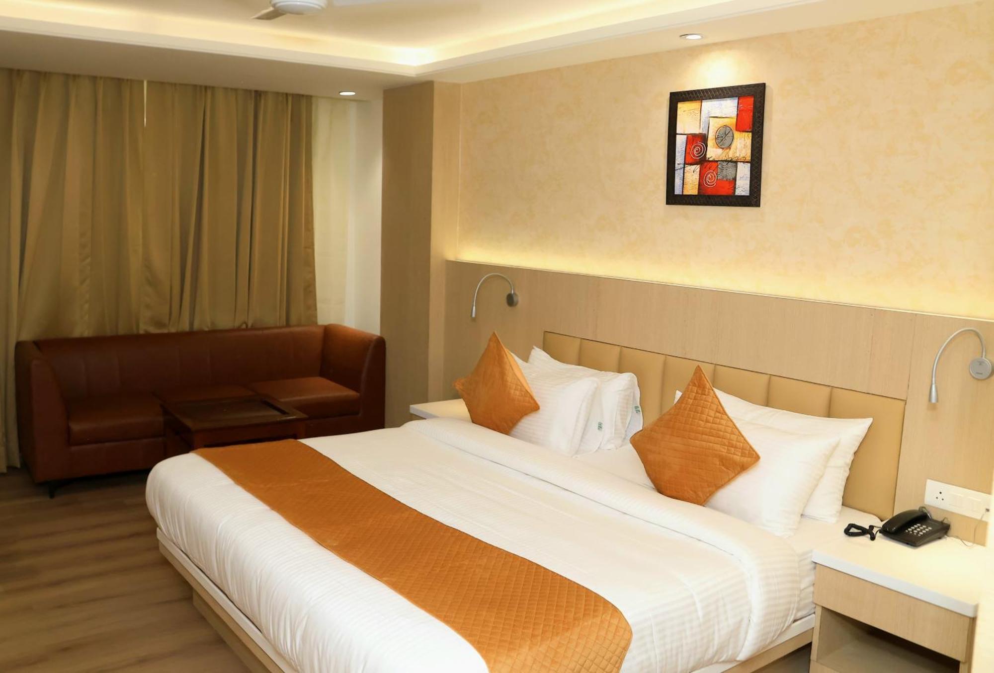 בארילי Hotel Radiance מראה חיצוני תמונה