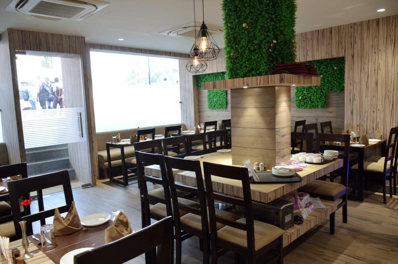 בארילי Hotel Radiance מראה חיצוני תמונה