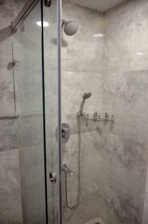 בארילי Hotel Radiance מראה חיצוני תמונה