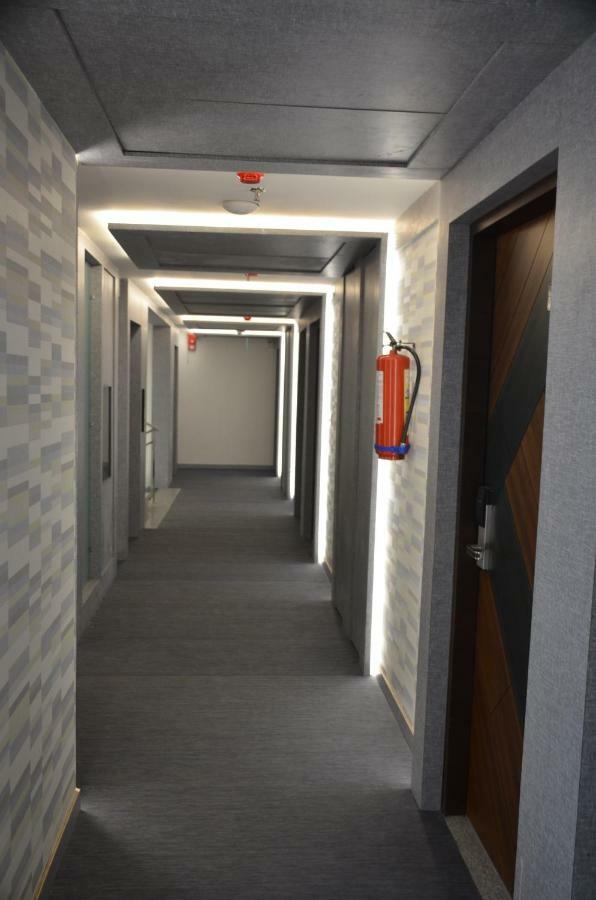 בארילי Hotel Radiance מראה חיצוני תמונה