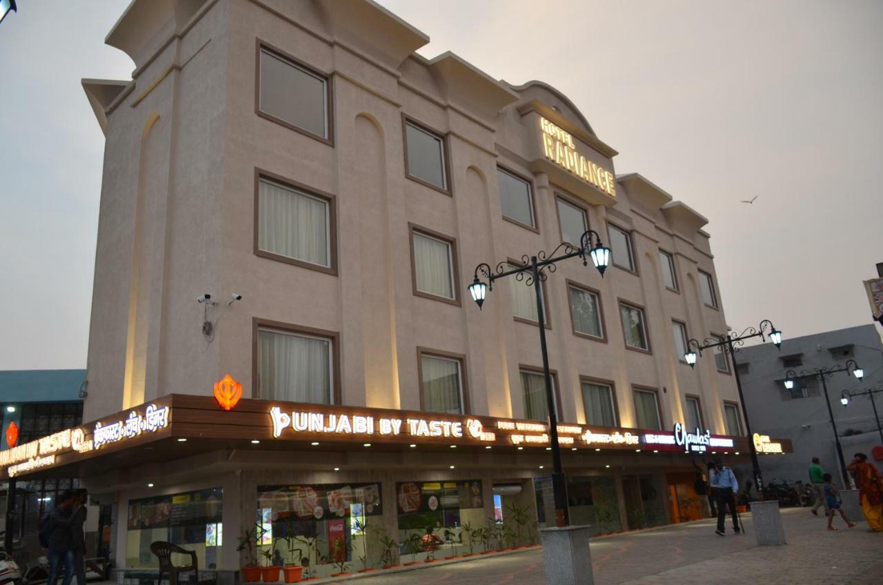 בארילי Hotel Radiance מראה חיצוני תמונה