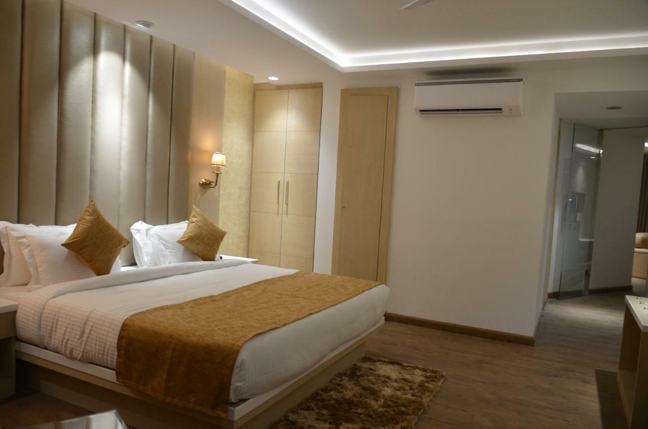בארילי Hotel Radiance מראה חיצוני תמונה