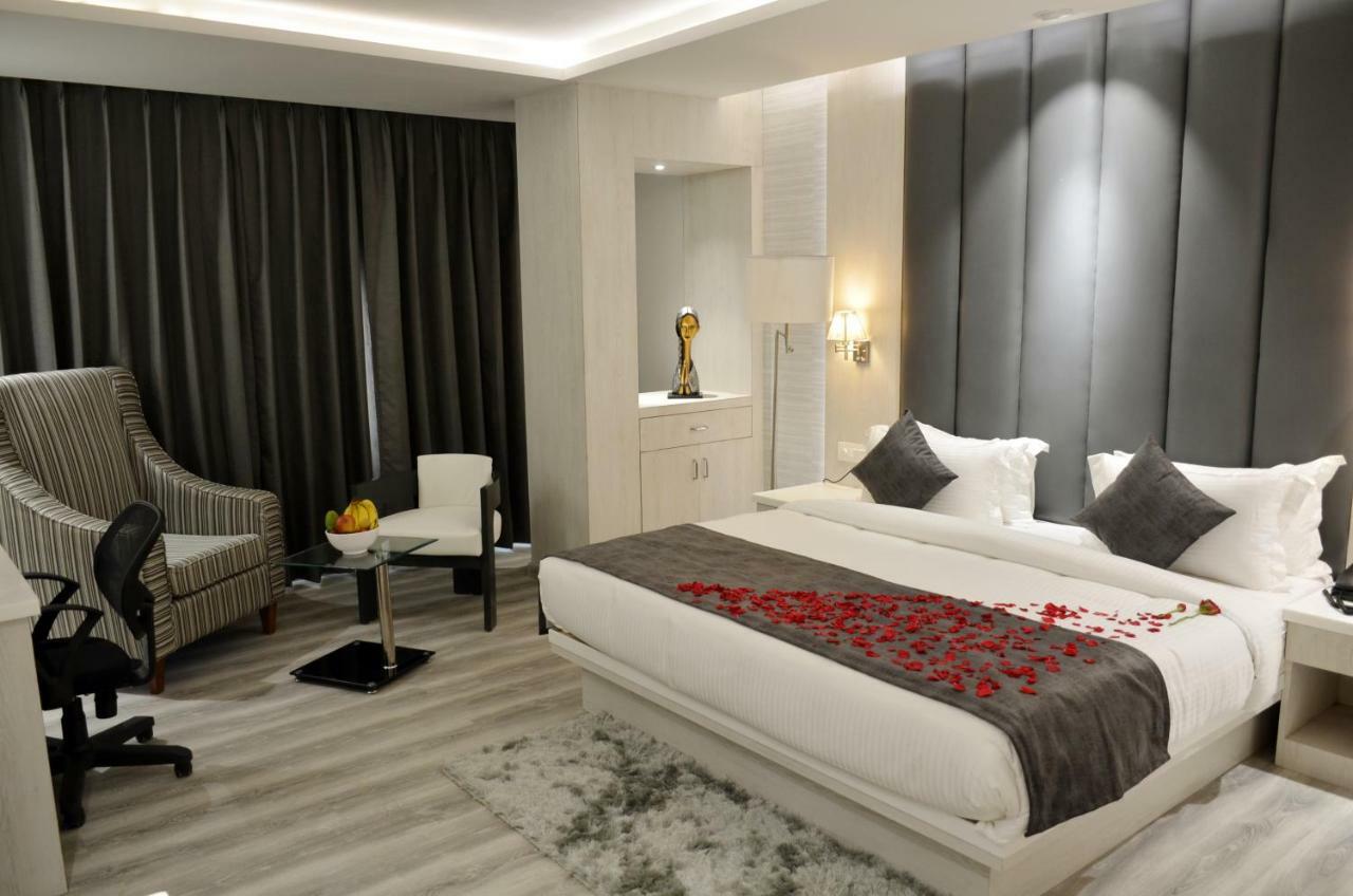 בארילי Hotel Radiance מראה חיצוני תמונה