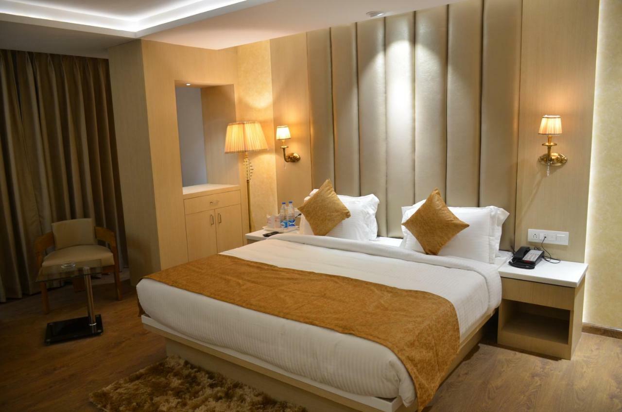 בארילי Hotel Radiance מראה חיצוני תמונה