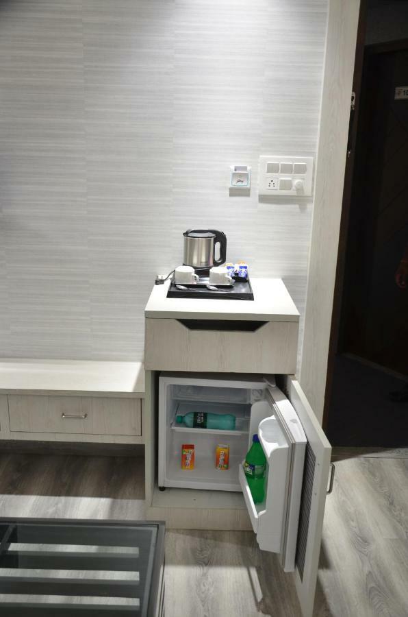בארילי Hotel Radiance מראה חיצוני תמונה