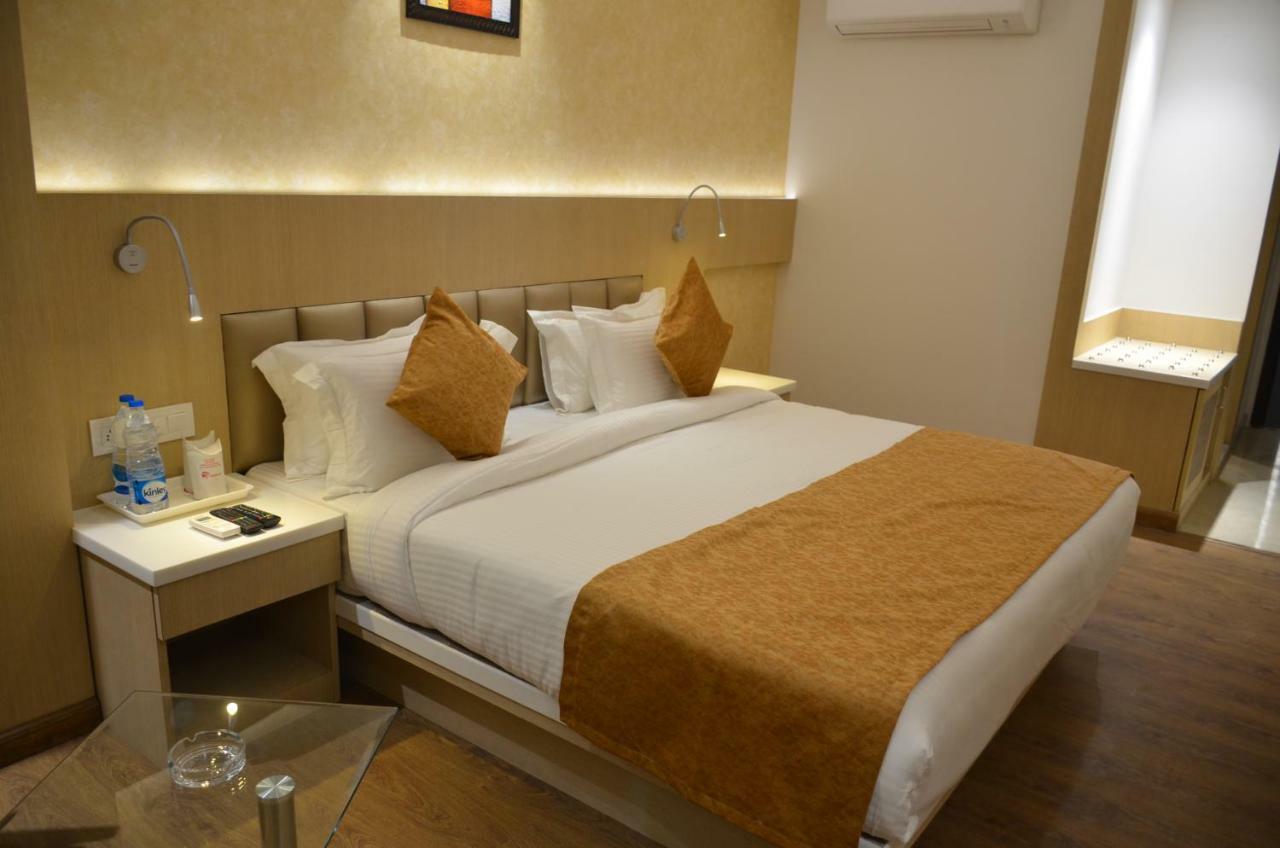 בארילי Hotel Radiance מראה חיצוני תמונה