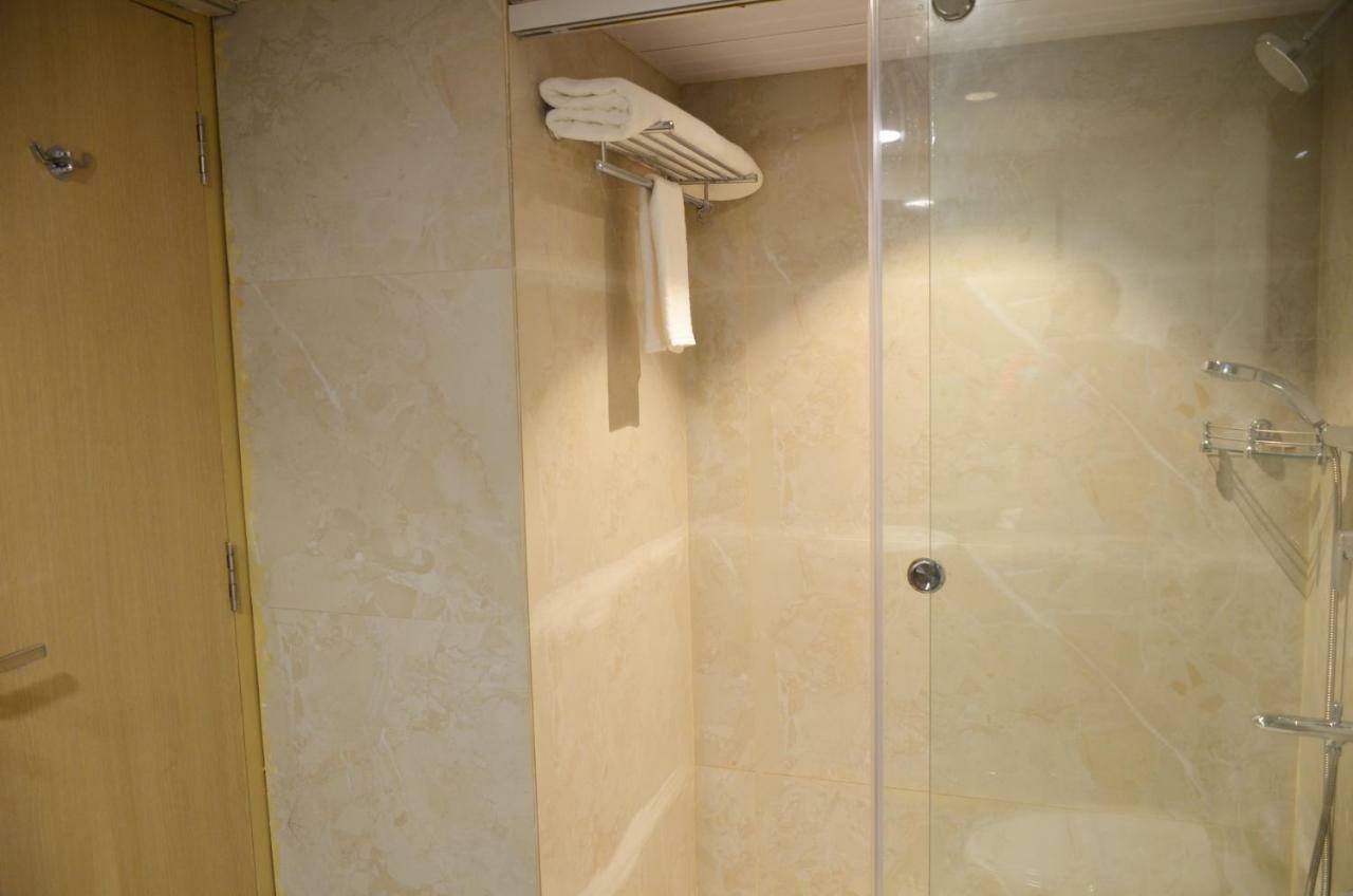 בארילי Hotel Radiance מראה חיצוני תמונה