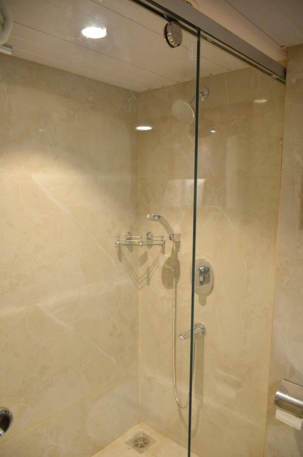 בארילי Hotel Radiance מראה חיצוני תמונה